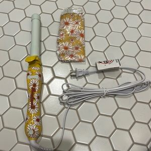 Brand new Beachwaver 1in iron